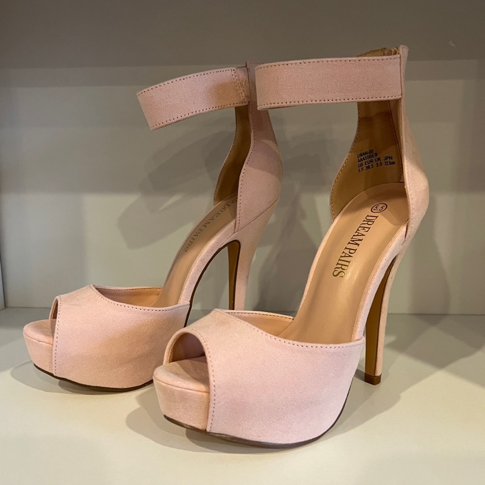 Cutest pair of pink heels size 5.5